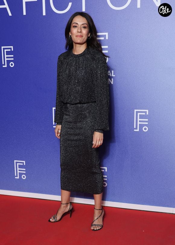 Sofia Essaïdi a reçu le prix de la meilleure interprétation féminine au Festival de la Fiction TV de La Rochelle pour son rôle dans Au Sein des Autres. 

Sofia Essaidi lors de la cérémonie de clôture de la 28ème édition du Festival de la Fiction TV à la Rochelle le 19 septembre 2026. © Denis Guignebourg / Bestimage