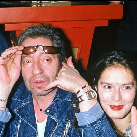 Info - 30e anniversaire du décès de Serge Gainsbourg le 2 mars - ARCHIVES - SERGE GAINSBOURG EN SOIREE AVEC SA FEMME BAMBOU AU PALACE A PARIS