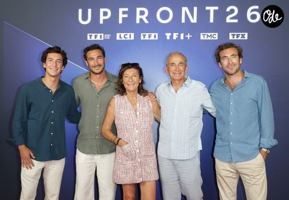 Raphaël Kretz, Valentin Kretz, Sandrine Kretz, Olivier Kretz et Martin Kretz - Photocall de l’Upfront 2026 de TF1 à la Seine Musicale à Boulogne-Billancourt le 18 juin 2026.

© Coadic Guirec/Bestimage