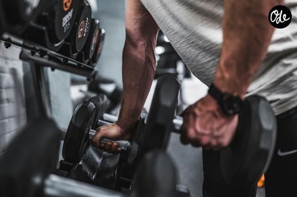 L'entraînement combiné peut favoriser une diminution plus importante de la masse grasse.

Photo prise par Anastase Maragos / Unsplash