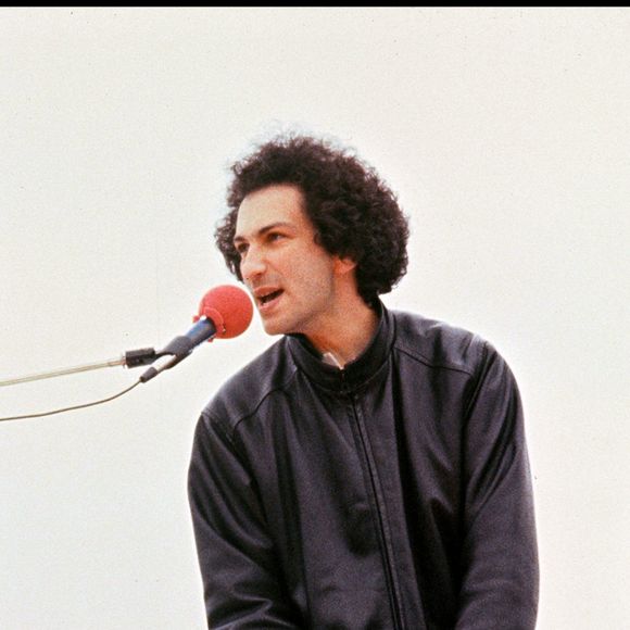 "Il ne montera pas sur scène avec un micro, il ne recherche pas la célébrité".

Michel Berger - archives
