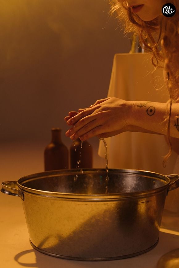 Du papier aluminium, du bicarbonate de soude et de l'eau chaude suffisent pour réaliser ce nettoyage.