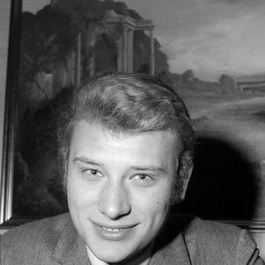 Nov 1965. Le chanteur français Johnny Hallyday et son épouse Sylvie Vartan sont à Londres où ils doivent se produire au Royal Variety Performance London Palladium. Le couple est la première star française à se produire lors d'une représentation de la Royal Variety depuis Maurice Chevalier. Photo by The Times/News Syndication/ABACAPRESS.COM
