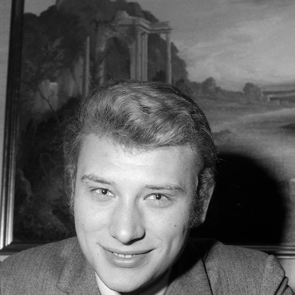 Nov 1965. Le chanteur français Johnny Hallyday et son épouse Sylvie Vartan sont à Londres où ils doivent se produire au Royal Variety Performance London Palladium. Le couple est la première star française à se produire lors d'une représentation de la Royal Variety depuis Maurice Chevalier. Photo by The Times/News Syndication/ABACAPRESS.COM