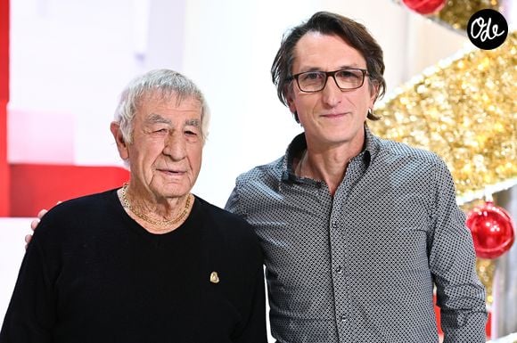 Antoine Ciosi laisse notamment derrière lui son fils Jérôme Ciosi, guitariste et également son complice de scène. 

Exclusif - Antoine Ciosi et son fils Jérôme Ciosi - Enregistrement de l'émission "Vivement dimanche" au studio Gabriel, présentée par M.Drucker, diffusée sur France 3 le 18 décembre 2022. © Guillaume Gaffiot / Bestimage