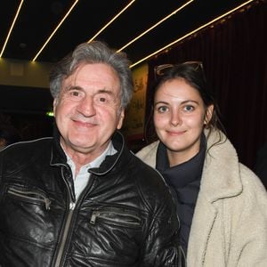Daniel Auteuil a imposé une éducation stricte à sa fille Nelly.

Exclusif - Daniel Auteuil et sa fille Nelly - People au concert de Dave à Bobino à Paris © Coadic Guirec/Bestimage