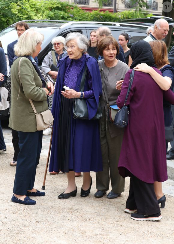 Exclusif - Elisabeth Gagarine et sa soeur  Macha Meril aux obsèques de leur soeur la princesse Hélène Gagarine en la cathédrale Saint-Alexandre-Nevsky, à Paris, France, le 20 août 2025. © Denis Guignebourg/Bestimage