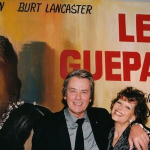 C'est dans ce cadre que l'actrice du "Guépard" a continué d'encourager la nouvelle génération, notamment via sa fondation au service de la création.

Archives - Alain Delon et Claudia Cardinale en 2001.

©Bestimage