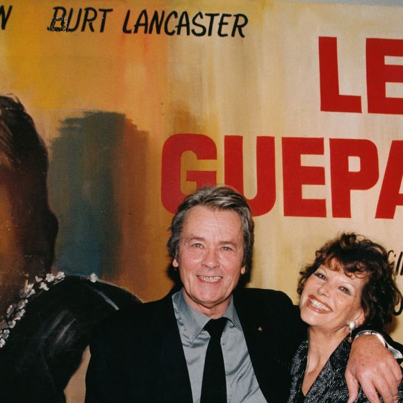 C'est dans ce cadre que l'actrice du "Guépard" a continué d'encourager la nouvelle génération, notamment via sa fondation au service de la création.

Archives - Alain Delon et Claudia Cardinale en 2001.

©Bestimage