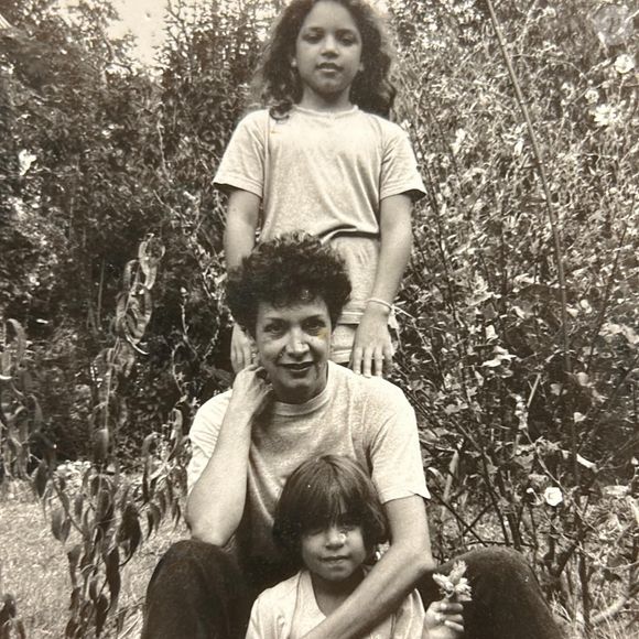 Sa fille Gabrièle s'est exprimée sur Instagram le 1er mars 2025

Catherine Laborde est décédée il y a un mois à l'âge de 73 ans, sa fille Gabrièle a publié un message sur Instagram et plusieurs photos de famille, le 1er mars 2025.