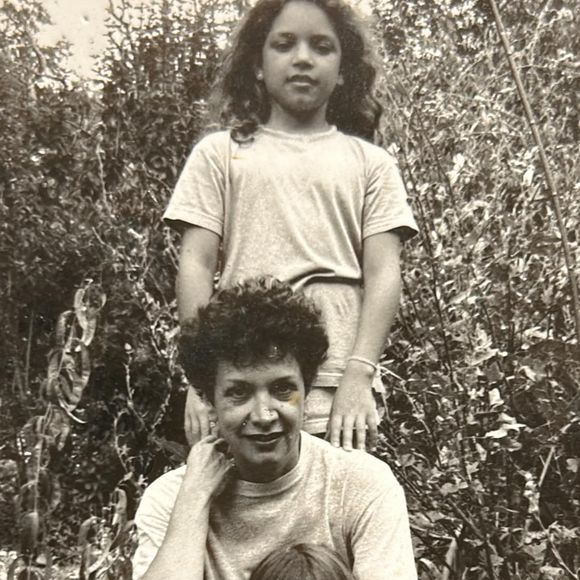 Sa fille Gabrièle s'est exprimée sur Instagram le 1er mars 2025

Catherine Laborde est décédée il y a un mois à l'âge de 73 ans, sa fille Gabrièle a publié un message sur Instagram et plusieurs photos de famille, le 1er mars 2025.