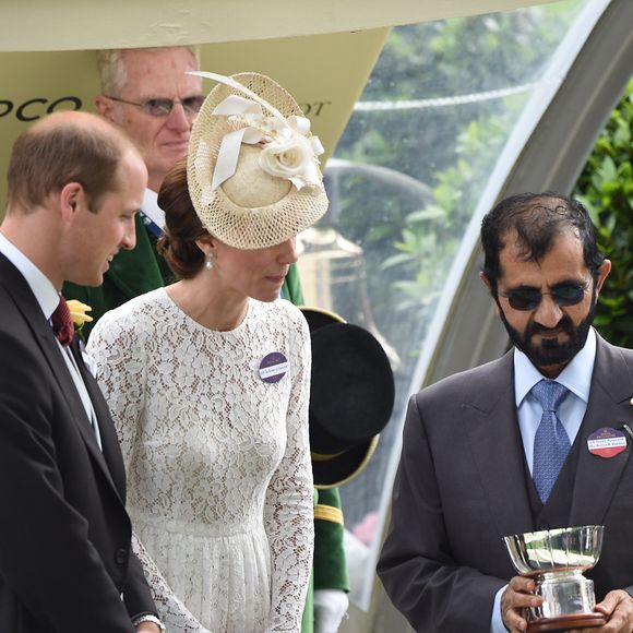 Il avait acheté la villa Camélia au début des années 2000. Située au bord de mer, elle est l’une des plus anciennes de la ville.

Le prince William, Kate Catherine Middleton, duchesse de Cambridge, et le prince Mohammed ben Rachid Al Maktoum - La famille royale d'Angleterre au deuxième jour des courses hippiques "Royal Ascot". Le 15 juin 2016 © AGENCE / BESTIMAGE