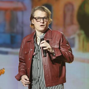 Le mari de Stéphanie poursuit sa réflexion en assumant pleinement l’affrontement avec ce qu’il perçoit comme une élite prescriptrice, persuadée de détenir le bon goût et la vérité culturelle 

Exclusif - Bénabar lors du concert du gala de Noël de l'association Tout le monde contre le cancer fête ses 20 ans diffusé le 24 décembre sur M6 à l'Adidas Aren Porte de la Chapelle à Paris, France, le 4 décembre 2025. © Coadic Guirec/Bestimage