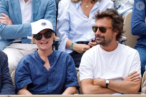 Bertrand Chameroy et Anne-Elisabeth Lemoine en tribunes lors des Internationaux de France de Tennis de Roland Garros 2025, à Paris, France, le 7 juin 2025. © Cyril Moreau/Bestimage