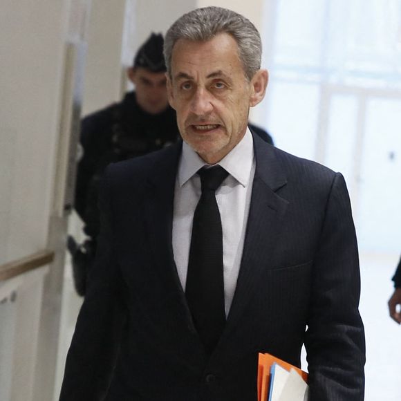 C'est une première historique pour un ancien président de la République.

Info - Nicolas Sarkozy doit se faire poser ce vendredi le bracelet électronique auquel il a été condamné dans l'affaire dite des écoutes - Nicolas Sarkozy - Arrivées au procès du financement libyen de Sarkozy.

© Christophe Clovis / Bestimage