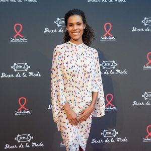 Cette collecte de fonds reste essentielle pour poursuivre le combat contre le virus. 

Tina Kunakey au dîner de la mode Sidaction 2026 au lycée Carnot à Paris 

© Anne-Sophie Guebey / Bestimage