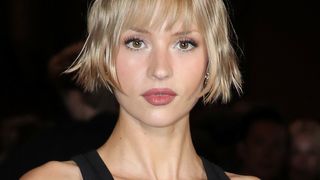 Angèle dans le viseur de la justice française : la chanteuse Belge, qui possède un appartement à Paris, sort du silence