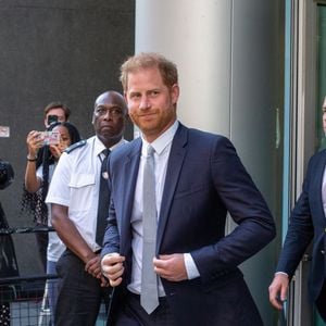 Le prince Harry, duc de Sussex, quitte la Haute Cour de Londres au deuxième jour de son témoignage contre un tabloïd accusé de piratage de messageries téléphoniques. Londres 
© Tayfun Salci / Zuma Press / Bestimage