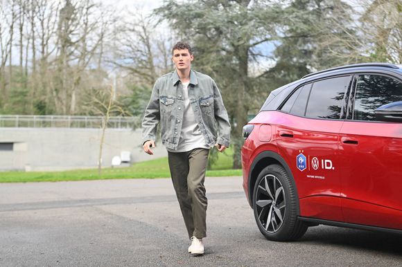 Benjamin Pavard ( France ) arrives at the National Football Center on march 18, 2024 in Clairefontaine-en-Yvelines, France. © Federico Pestellini/Panoramic/Bestimage