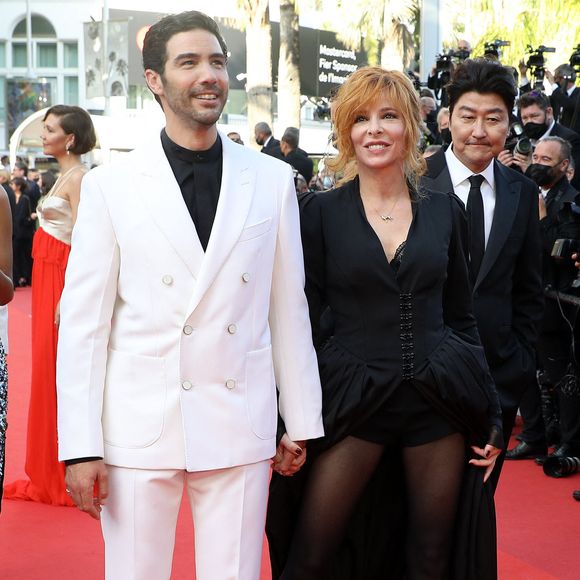 Mylène Farmer, Tahar Rahim - Montée des marches du film " OSS 117 : Alerte rouge en Afrique Noire " lors du 74ème Festival International du Film de Cannes. Le 17 juillet 2021. © Borde-Jacovides-Moreau / Bestimage