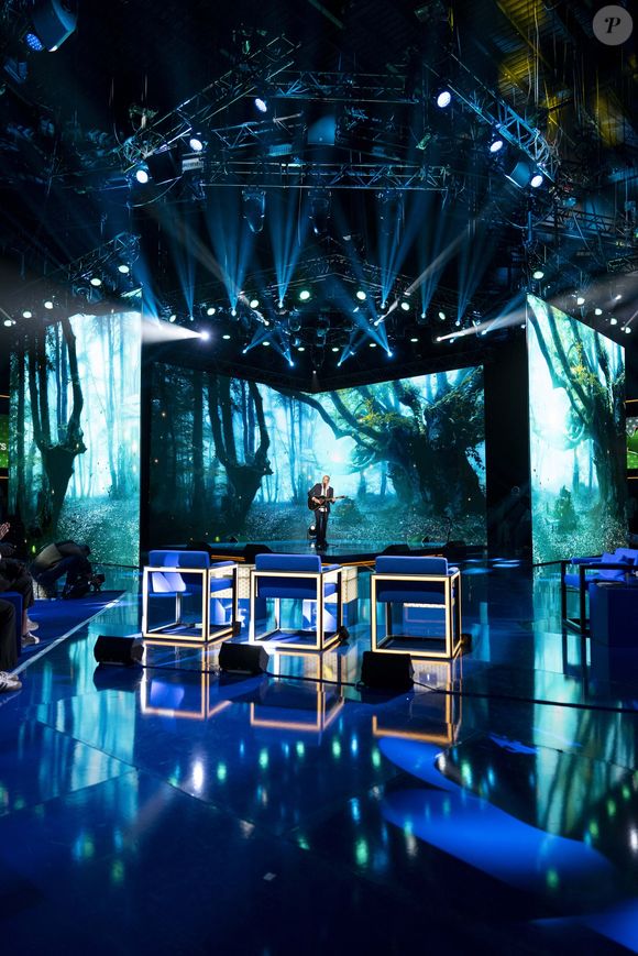 Exclusif - Garou lors de l'enregistrement de l'émission "La Boîte à secrets", présentée par F.Bollaert et diffusée le 26 septembre 2025 sur France 3, dans les studios du Lendit à Saint-Denis, Seine Saint-Denis, France, le 8 septembre 2025. © Pierre Perusseau/Bestimage