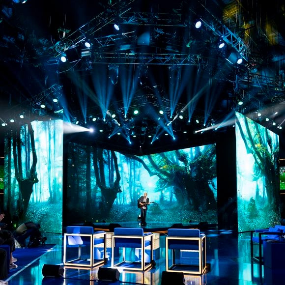 Exclusif - Garou lors de l'enregistrement de l'émission "La Boîte à secrets", présentée par F.Bollaert et diffusée le 26 septembre 2025 sur France 3, dans les studios du Lendit à Saint-Denis, Seine Saint-Denis, France, le 8 septembre 2025. © Pierre Perusseau/Bestimage