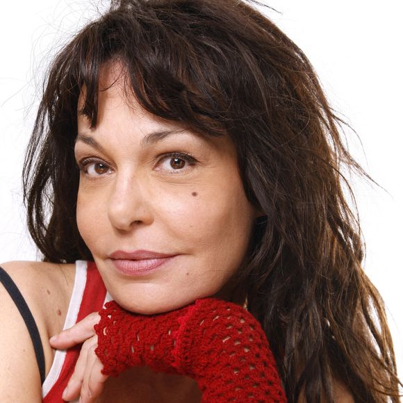 Malheureusement, l'actrice s'est éteinte le 20 mars 2026 à l'âge de 67 ans, des suites d'un cancer, laissant son ami de longue date attristé...

L'actrice française Isabelle Mergault pose pour un photographe à Paris, France, le 27 septembre 2012. Photo par Vim/Abaca