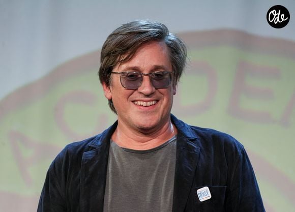 Très peiné par ce drame, Thomas Dutronc a partagé une vidéo d’un concert improvisé qu’il y avait donné en décembre 2024, accompagnée d’un message de soutien : « Leur accueil en décembre 2024 avait été fabuleux. Je leur souhaite beaucoup de courage dans cette épreuve ».

Exclusif - Thomas Dutronc lors de la 10ème édition du Festiv’Allais au théâtre de Passy à Paris le 12 octobre 2026. © Anne-Sophie Guebey / Bestimage