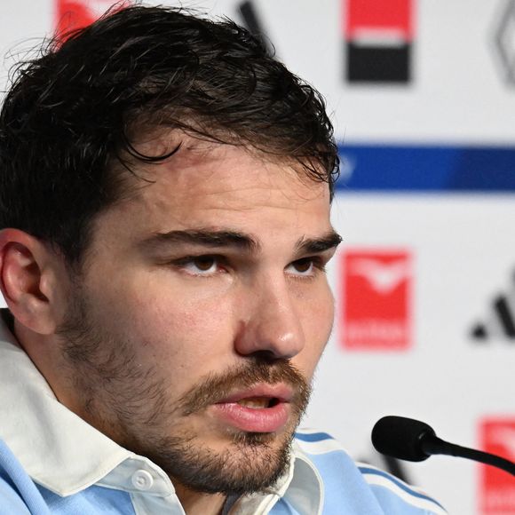 Antoine Dupont en conférence de presse à la veille du match de rugby opposant la France à l'Angleterre lors du tournoi des Six Nations au stade de France à Saint-Denis, le 13 mars 2026.

© Lionel Urman / Bestimage
