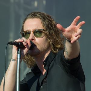 Julien Doré - Festival Fnac Live 4ème édition du 17 au 20 juillet, concerts gratuits sur le parvis de l'Hôtel de Ville de Paris le 17 juillet 2014.