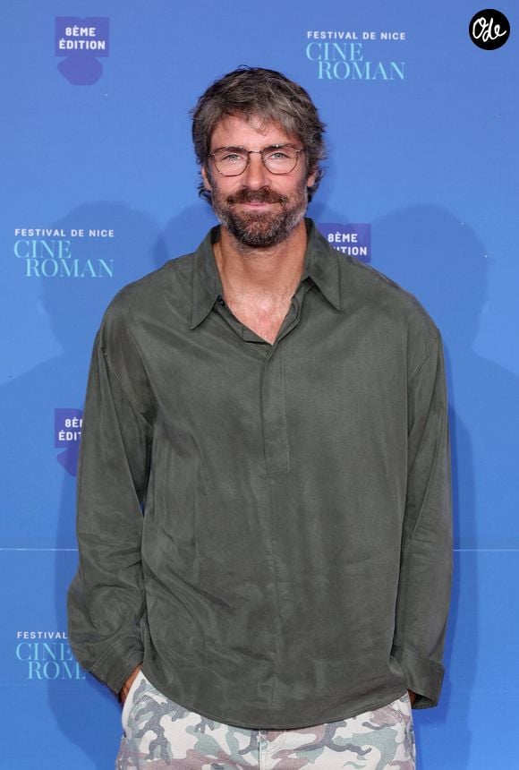Tom Leeb sur le tapis rouge lors de la 8ème édition du Festival Cinéroman à Nice le 2 octobre 2026. © Bruno Bebert / Dominique Jacovides / Bestimage