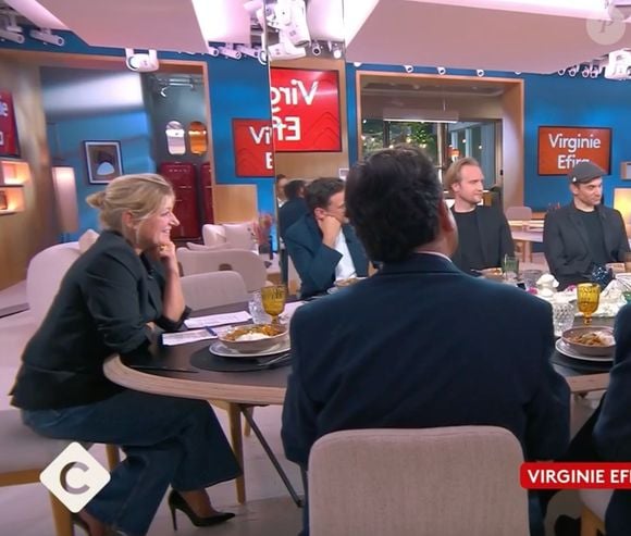 Elisabeth Lemoine sur le plateau de "C à vous" ce mercredi 29 octobre 2025 entourée de ses chroniqueurs et de ses invités de marque. (Capture d'écran)