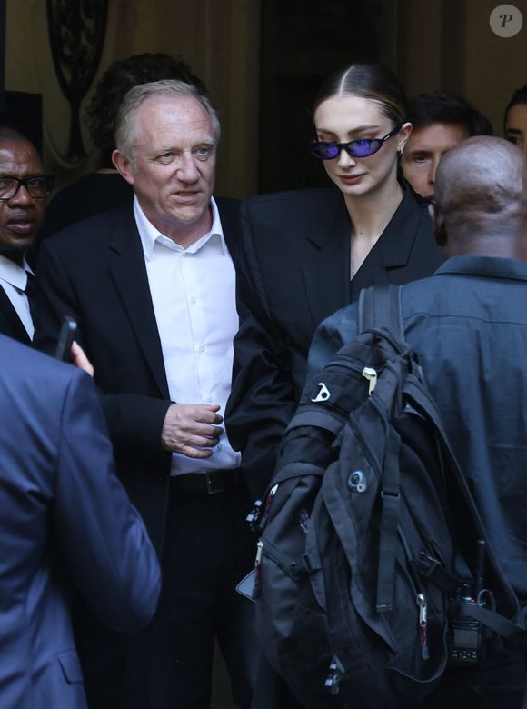 François-Henri Pinault et sa fille Mathilde Pinault - Arrivés au défilé de mode Balenciaga Haute-Couture automne-hiver 2024/2025 lors de la Fashion Week de Paris, France, le 26 juin 2024. © Denis Guignebourg/BestImage