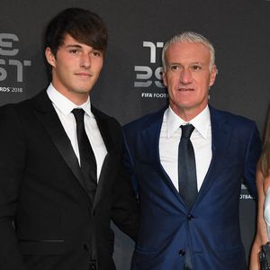 Le fils de Didier Deschamps est de retour en France

Didier Deschamps, son épouse Claude et son fils Dylan arrivent aux Best FIFA Football Awards au Royal Festival Hall, à Londres, au Royaume-Uni. Photo de Christian Liewig/ABACAPRESS.COM