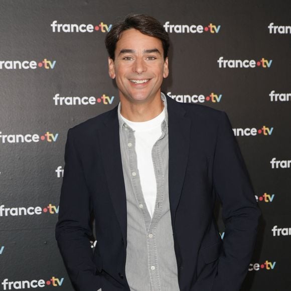 Julian Bugier au photocall de la conférence de presse de rentrée de France Télévisions à Paris, France, le 4 septembre 2024. © Coadic Guirec/Bestimage