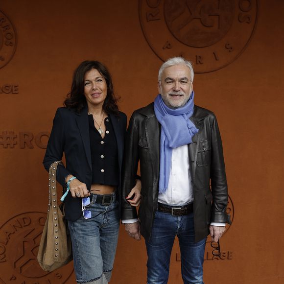 Pascal Praud et sa femme Catherine lors des Internationaux de France de Tennis de Roland Garros 2025, à Paris, France, le 7 juin 2025. 

© Cyril Moreau / Bestimage