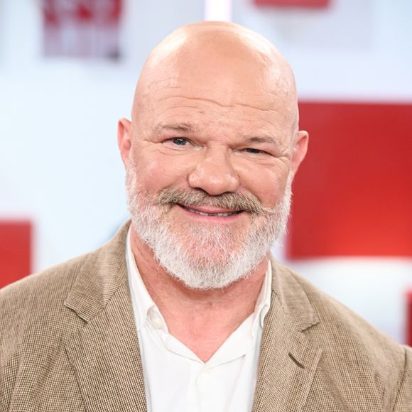 Exclusif - Philippe Etchebest lors de l'enregistrement de l'émission Vivement dimanche au studio Rive gauche, présentée par M.Drucker, diffusée sur France 3 le 17 mai 2026, à Paris, France, le 21 avril 2026. © Guillaume Gaffiot/Bestimage