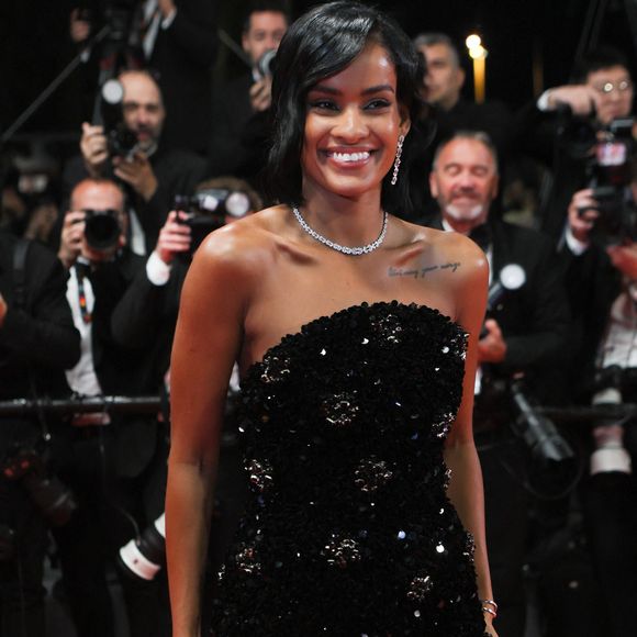 Narah Baptista à la montée des marches du film "Parthenope" lors du 77ème Festival International du Film de Cannes, le 21 mai 2024

Photo : Christophe Clovis / Bestimage