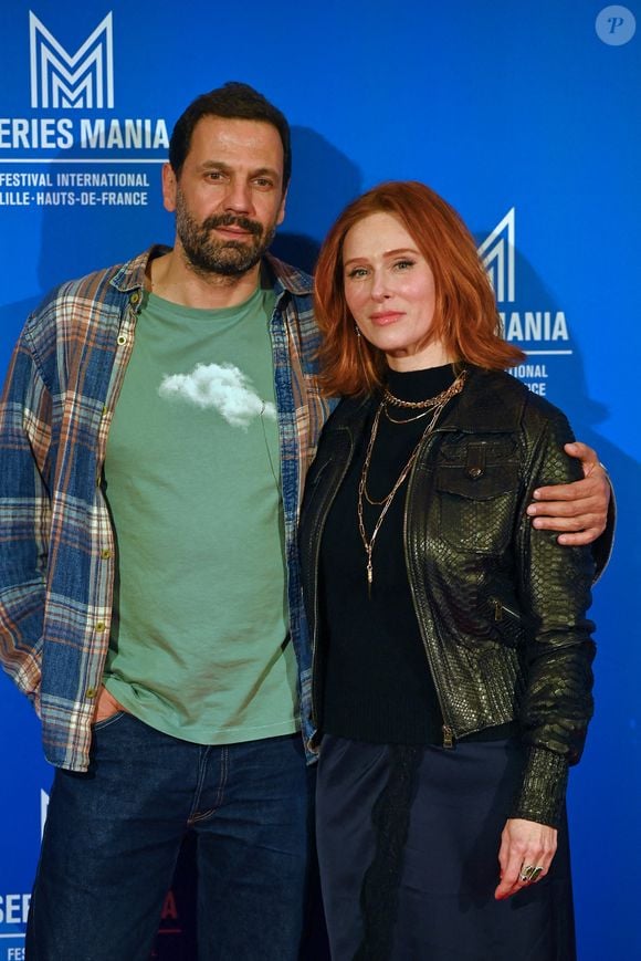 Mehdi Nebbou et Audrey Fleurot assistent au photocall HPI Saison 4 lors de la deuxième journée du Series Mania Festival le 16 mars 2024 à Lille, France. Photo par Franck Castel/ABACAPRESS.COM