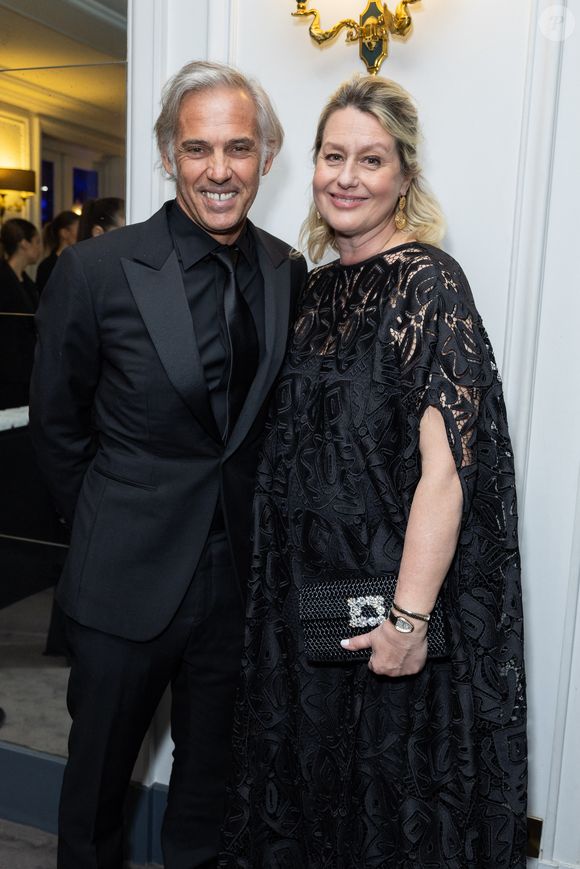 Exclusif - Paul Belmondo et Luana (habillée par Marina Rinaldi, chaussures Roger Vivier) - Dîner de l'association AEM (Un Avenir pour les Enfants du Monde), au profit des enfants du Rwanda par Babeth Djian au pavillon Ledoyen à Paris. Le 23 mars 2023 © Olivier Borde-Bertrand Rindoff Petroff / Bestimage