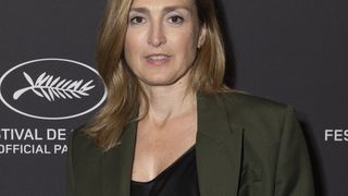 Julie Gayet absente du dernier voyage de son ex-compagnon Bruno Salomone, ce qu'elle faisait à des centaines de kilomètres