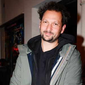 Selon Éric Antoine, "ça a été une erreur de titrage" car le nom prête à confusion.

Exclusif - Eric Antoine - Les célébrités à la sortie de la pièce "Mission Florimont" au théâtre de La Gaîté Rive Gauche à Paris, le 11 octobre 2025. 
© Julien Sarkissian / Bestimage