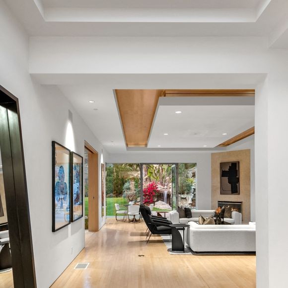 Exclusif - La nouvelle villa de Kanye West à Beverly Hills. Kanye a finalisé l'achat hors marché pour 35 millions de dollars. La propriété de style méditerranéen comprend environ 1900 m2 d'espace habitable, des jardins privés et des vues panoramiques sur la ville. Los Angeles, le 15 décembre 2024.