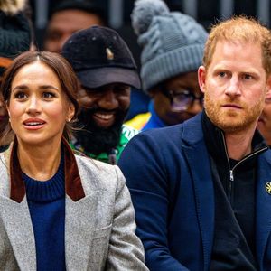 Le prince Harry, duc de Sussex et Meghan Markle, duchesse de Sussex, assistent à un match de basketball en fauteuil lors des "Invictus Games Vancouver Whistler 2025" à Vancouver, le 9 février 2025. (Backgrid USA / Bestimage).