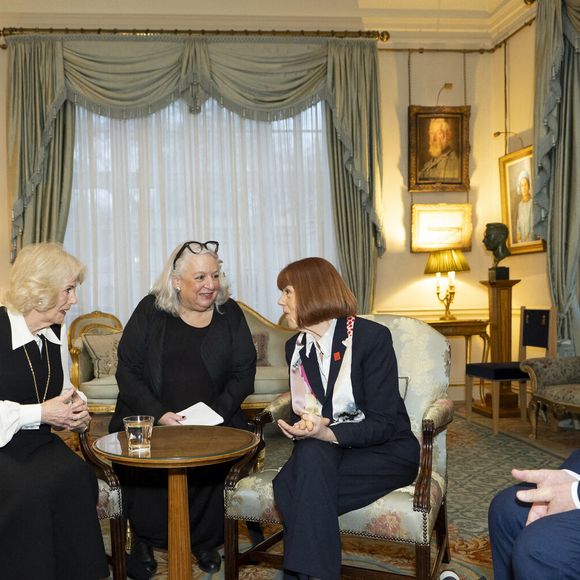 La reine Camilla (à gauche) reçoit Madame Gisèle Pelicot (au centre) et Jean-Loup Agopian (à droite) lors d'une audience à Clarence House à Londres. Date de la photo : lundi 23 février 2026.
Aaron Chown/PA Wire : Aaron Chown/PA Wire