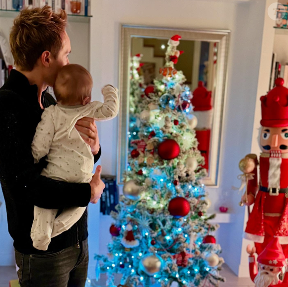 Il l'écoute en boucle
Premier Noël pour Cyril Féraud et son fils Tim, décembre 2024