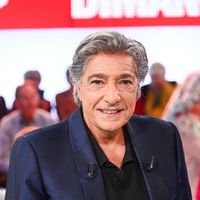 Frédéric François présente son petit-fils Matéo, 28 ans : son sosie lorsqu'il était jeune et qui semble avoir beaucoup de succès
