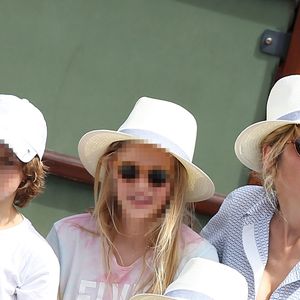 Laurent Delahousse a eu deux enfants avec Florence Kieffer, dont Liv-Helen, l'aînée, qui a 20 ans aujourd'hui...

Alice Taglioni, son fils Charlie et Liv-Helen (la fille de son compagnon L.Delahousse), Guillaume Canet et son fils Marcel dans les tribunes lors de la finale homme des Internationaux de Tennis de Roland-Garros à Paris, le 11 juin 2017. © Jacovides-Moreau/Bestimage