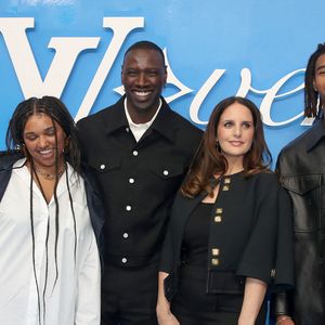 De son côté, Sabah Sy poursuit son aventure musicale avec son EP Harvest, un projet intime porté par des sonorités douces et introspectives. 

Sabah Sy, Omar Sy, sa femme Hélène Sy et Tidiane Sy - Photocall du Défilé de mode Louis Vuitton Homme, Collection Printemps/Été 2025 dans le cadre de la Fashion Week de Paris, France, le 18 Juin 2024.

© Bertrand Rindoff / Bestimage

|BRP - Photocall du défilé de mode Hommes printemps-été 2025 "Louis Vuitton" lors de la fashion week de Paris