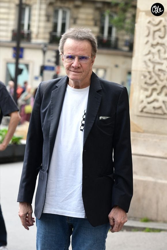 "Léger malaise par hypoglycémie, sans autre conséquence" a indiqué le journaliste de l'AFP Jean-François Guyot sur X

Christophe Lambert - Mariage de Claude Lelouch à la mairie du 18ème à Paris. Le 17 juin 2023.
Crédit : Agence / Bestimage